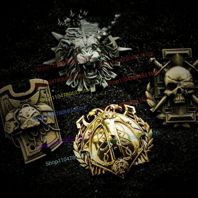 Anime Merchandise For Men - Spilla con Emblema del Capitolo Honor