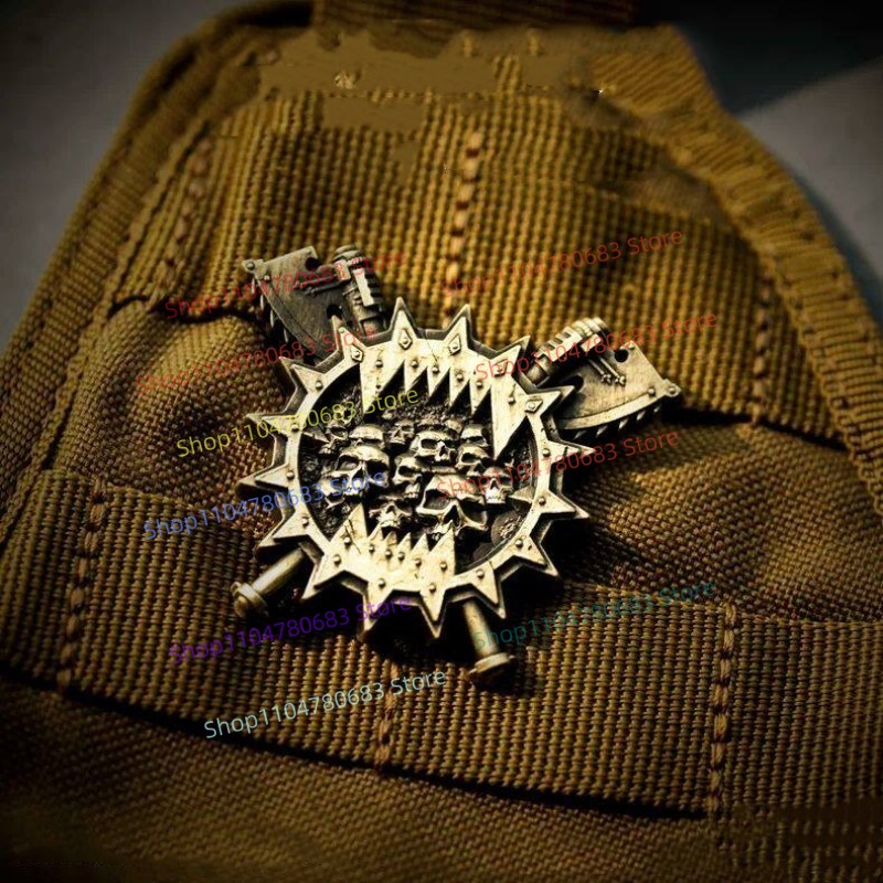 Spilla con Emblema del Capitol - Anime Merchandise For Men recensione e prezzo